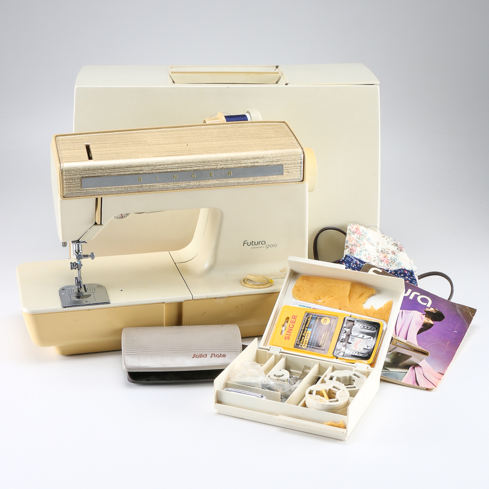 Futura 900 Vintage Singer Sewing Machine