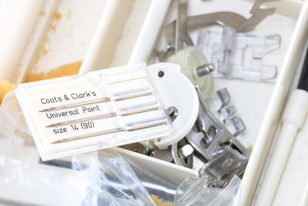 Futura 900 Vintage Singer Sewing Machine