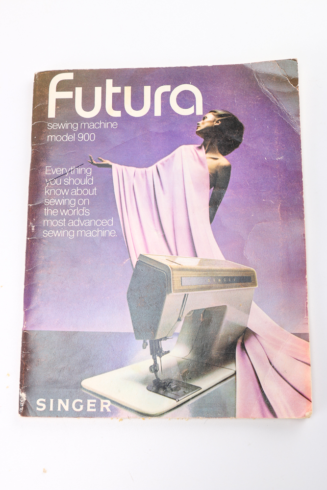 Futura 900 Vintage Singer Sewing Machine