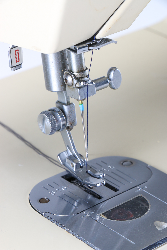 Futura 900 Vintage Singer Sewing Machine