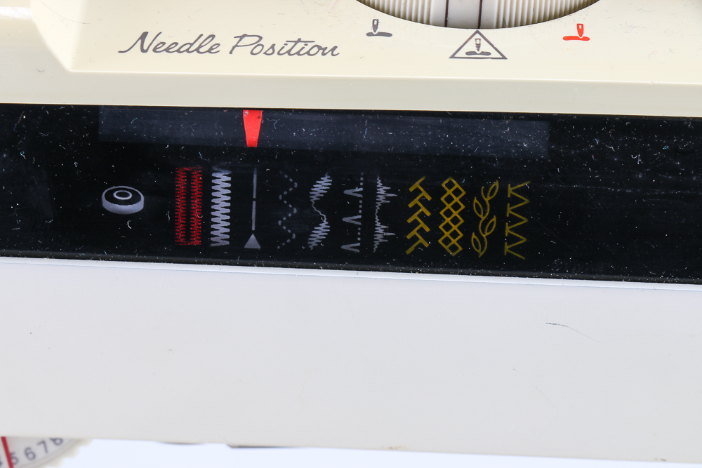 Futura 900 Vintage Singer Sewing Machine