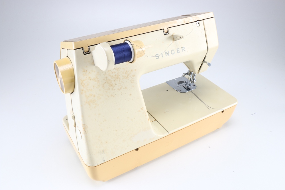 Futura 900 Vintage Singer Sewing Machine