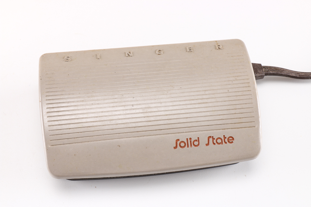 Futura 900 Vintage Singer Sewing Machine