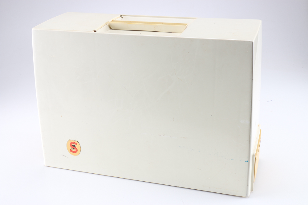 Futura 900 Vintage Singer Sewing Machine