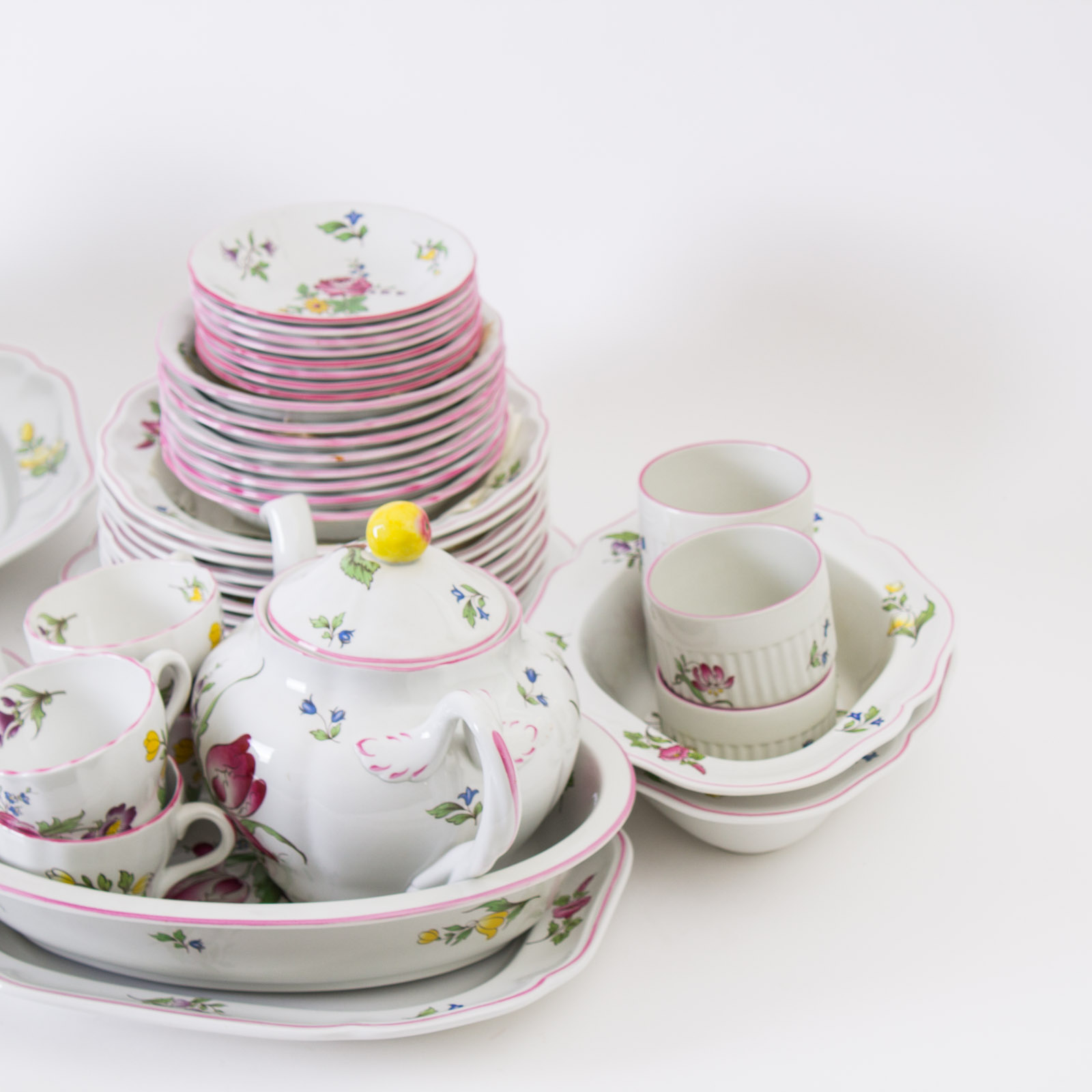 Large Set of Spode "Marlborough Sprays" China