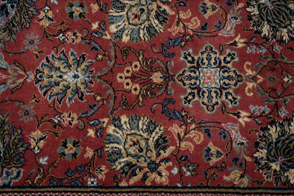 Machine Made Palmette Design Accent Rug