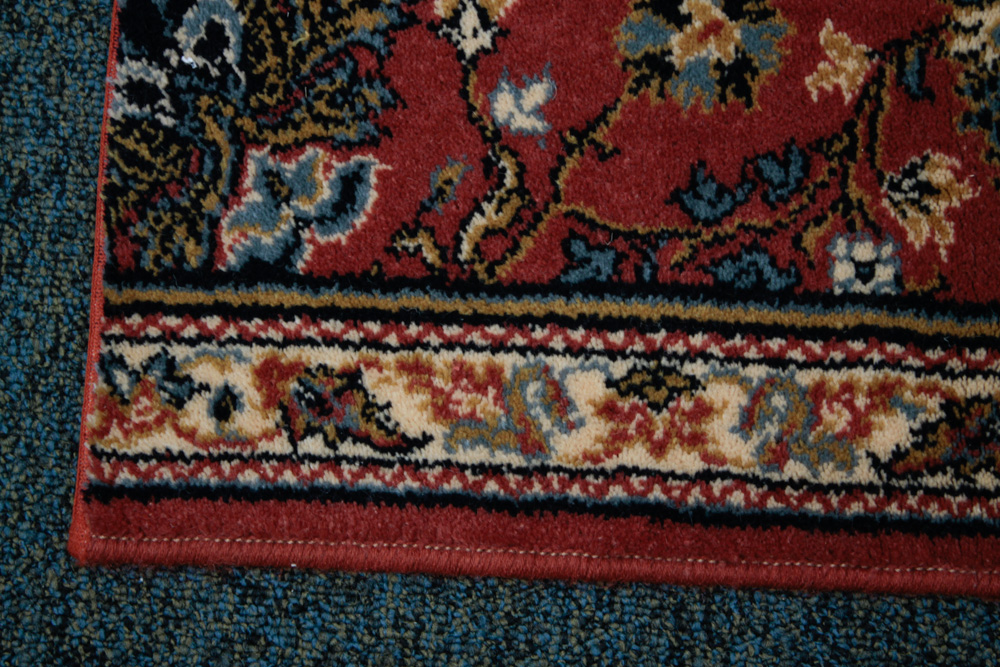 Machine Made Palmette Design Accent Rug