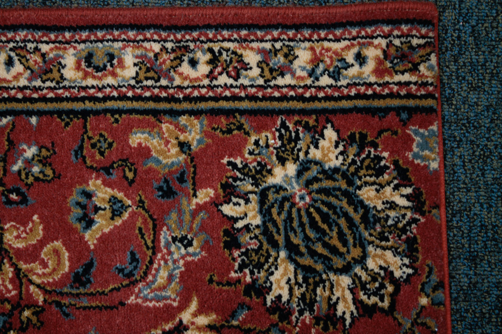 Machine Made Palmette Design Accent Rug