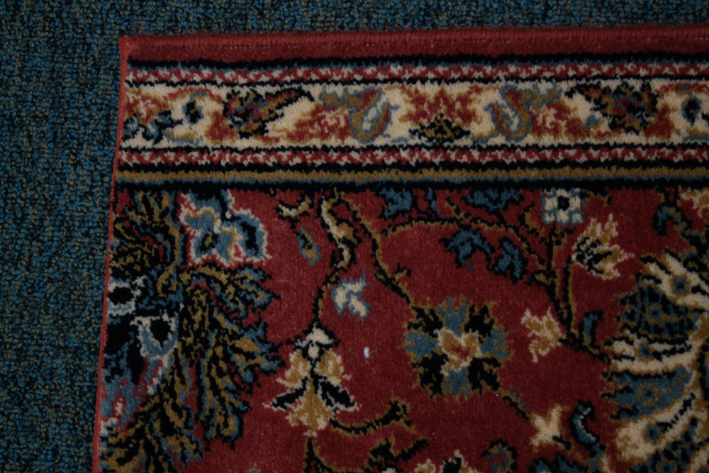 Machine Made Palmette Design Accent Rug