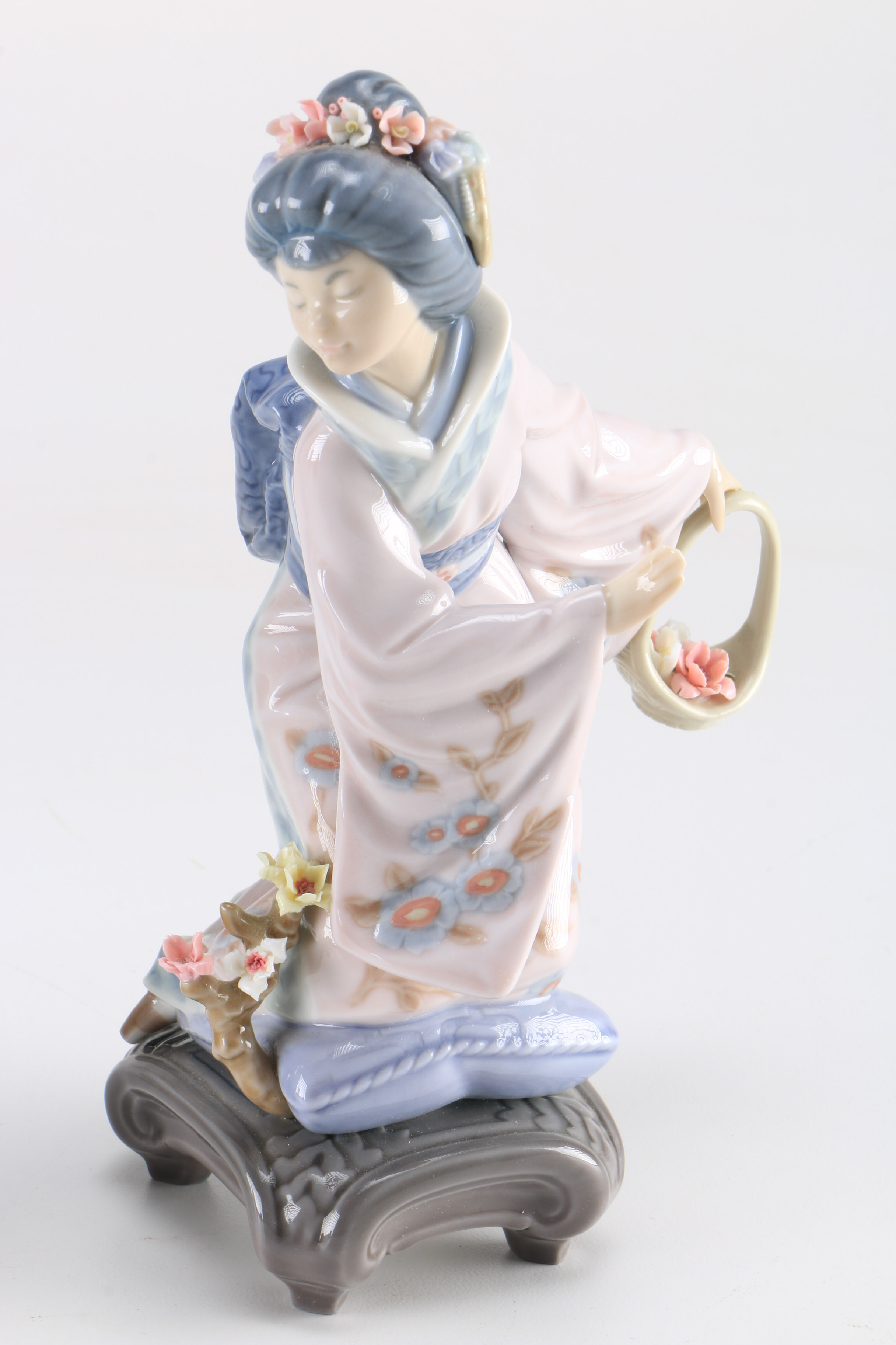Pair of Lladró Porcelain Figurines Depicting Japanese Women