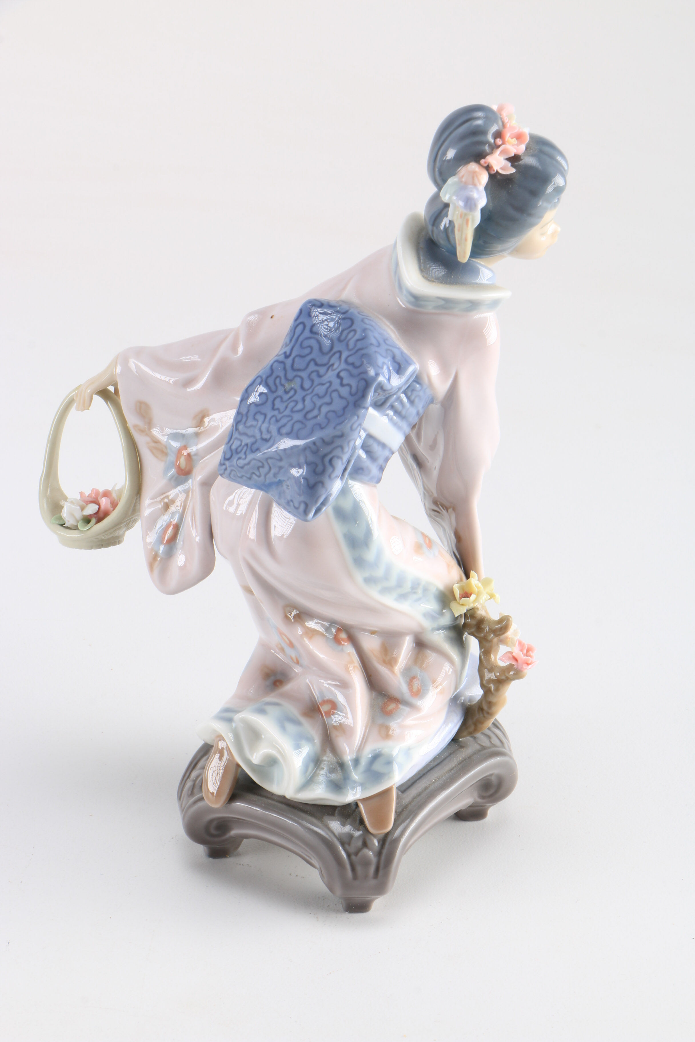 Pair of Lladró Porcelain Figurines Depicting Japanese Women