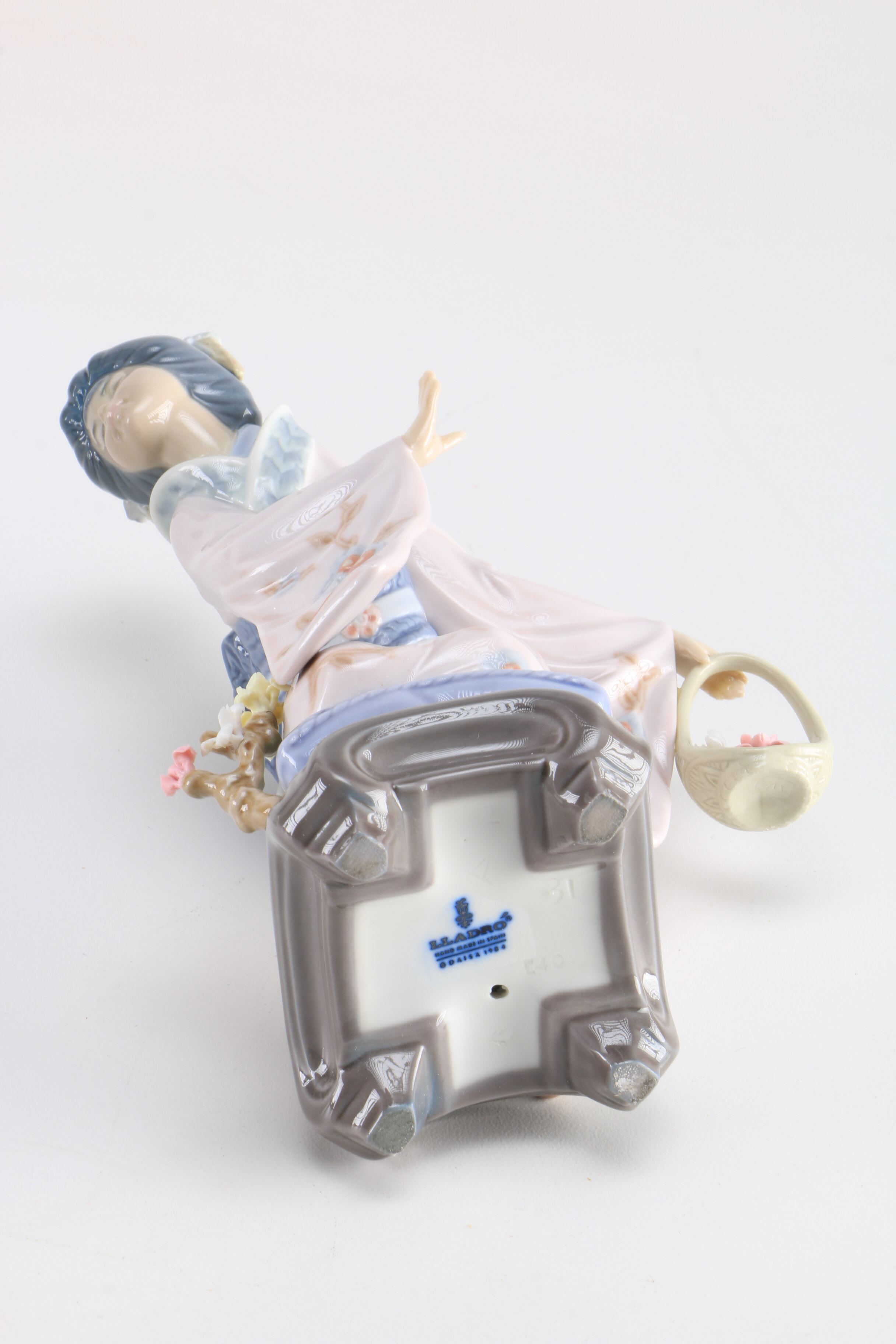 Pair of Lladró Porcelain Figurines Depicting Japanese Women