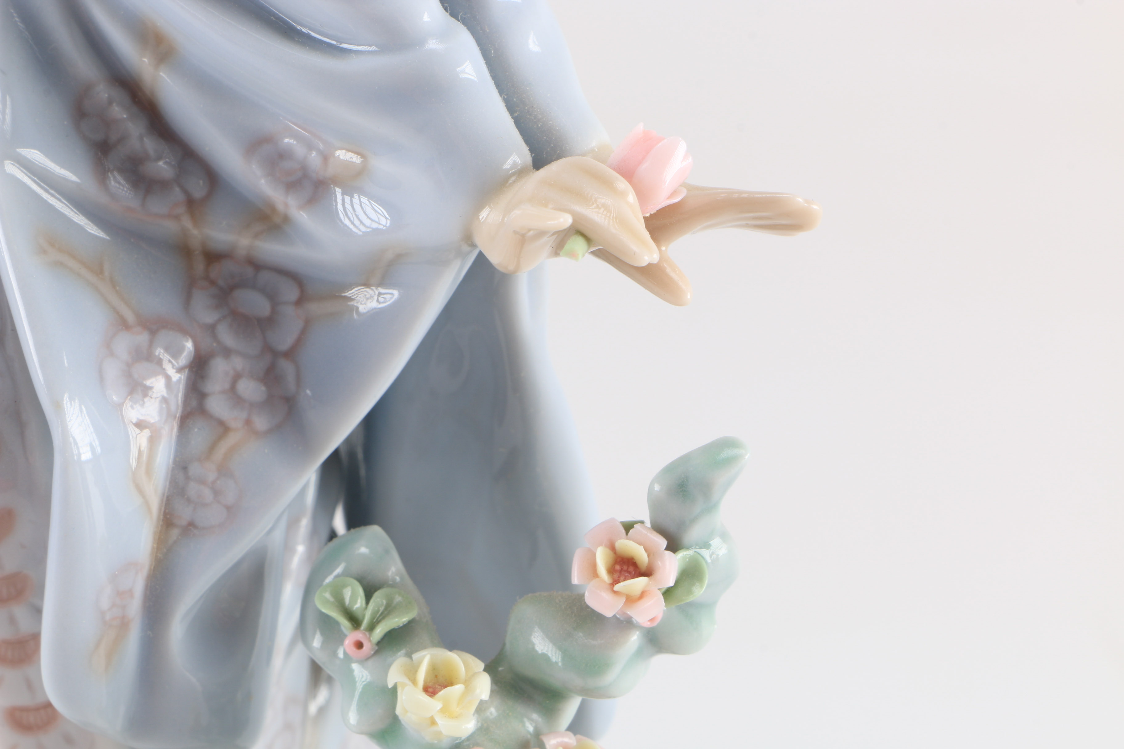 Pair of Lladró Porcelain Figurines Depicting Japanese Women