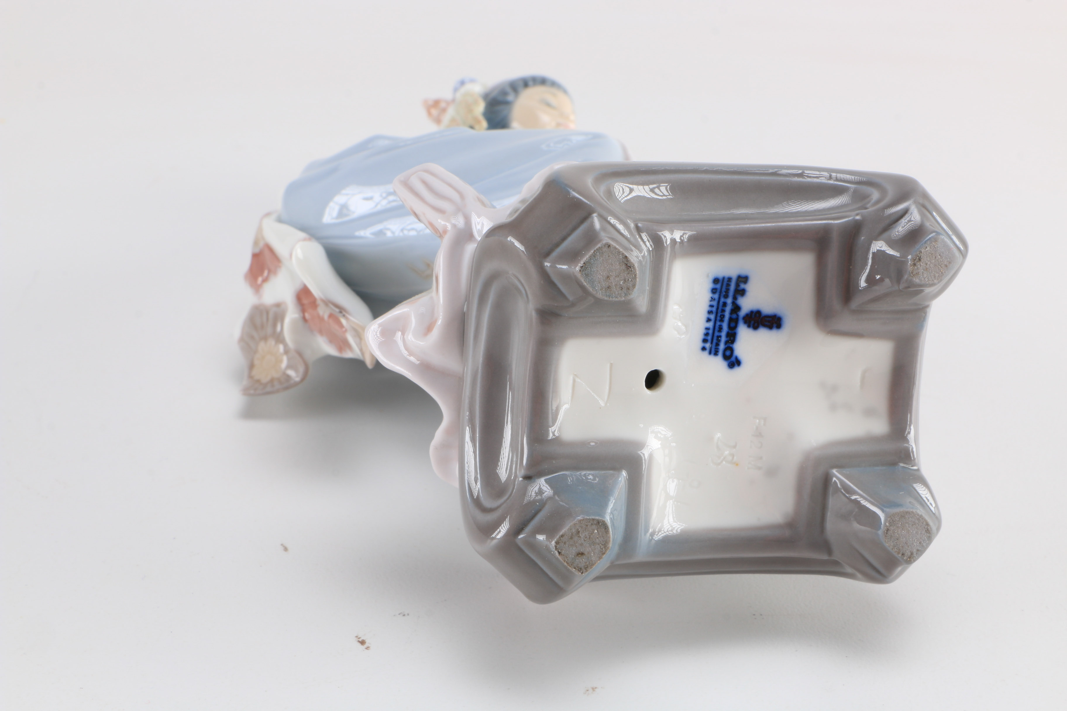 Pair of Lladró Porcelain Figurines Depicting Japanese Women