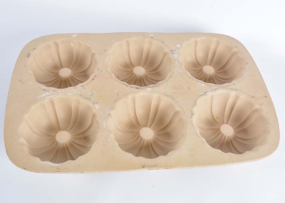 Pampered Chef Stoneware Mini-Bundt Pan