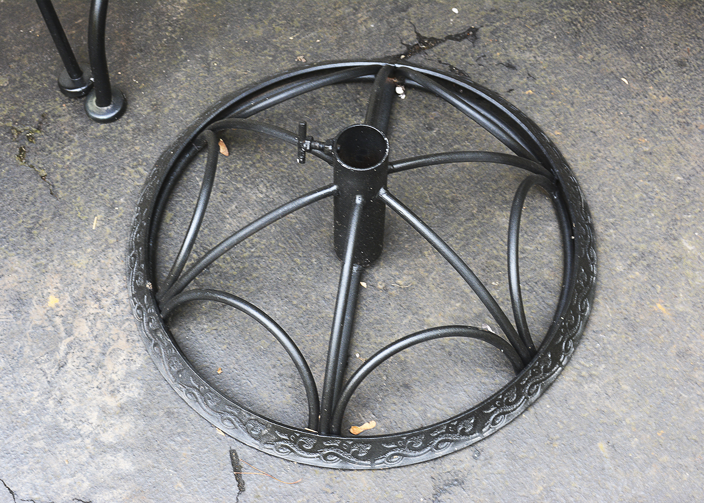 Black Mesh Metal Patio Table with Chairs