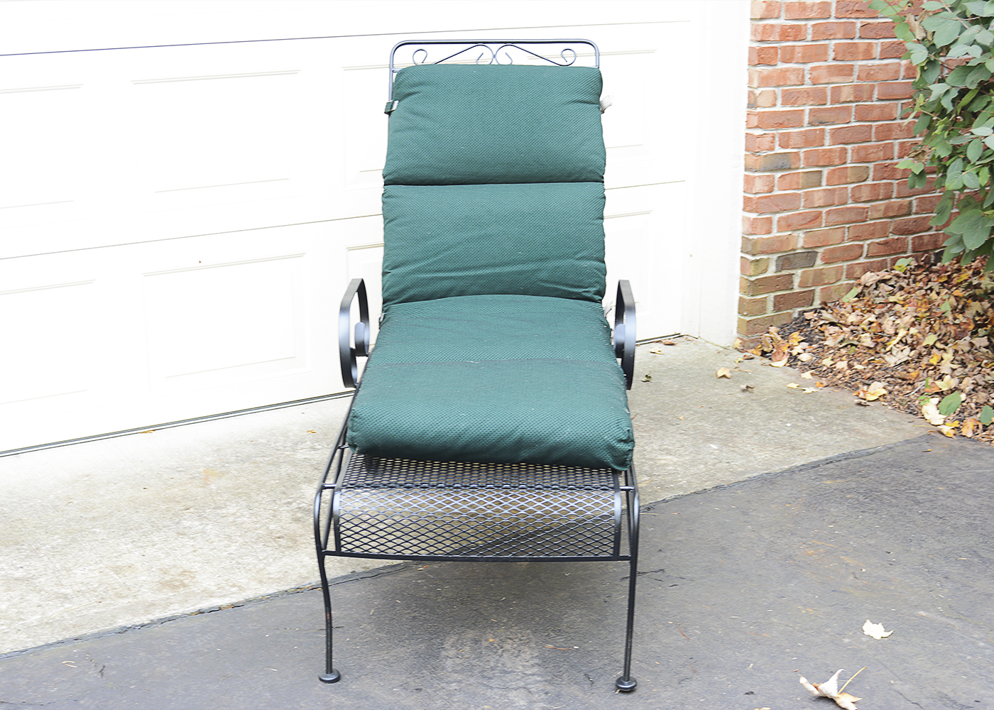 Black Metal Chaise Lounge Patio Chair