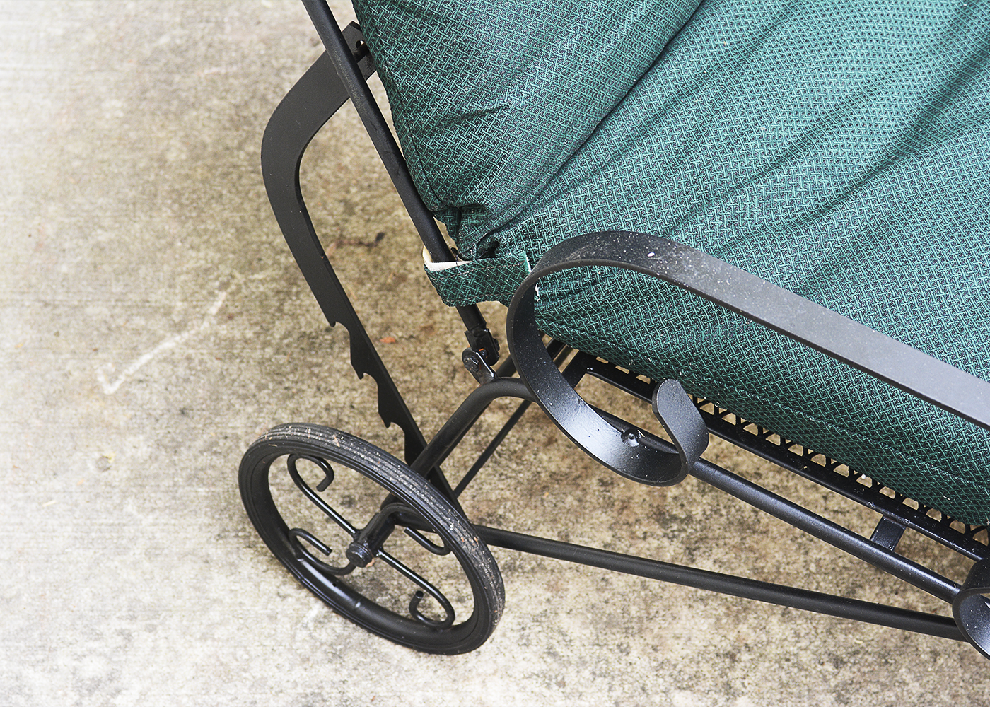 Black Metal Chaise Lounge Patio Chair