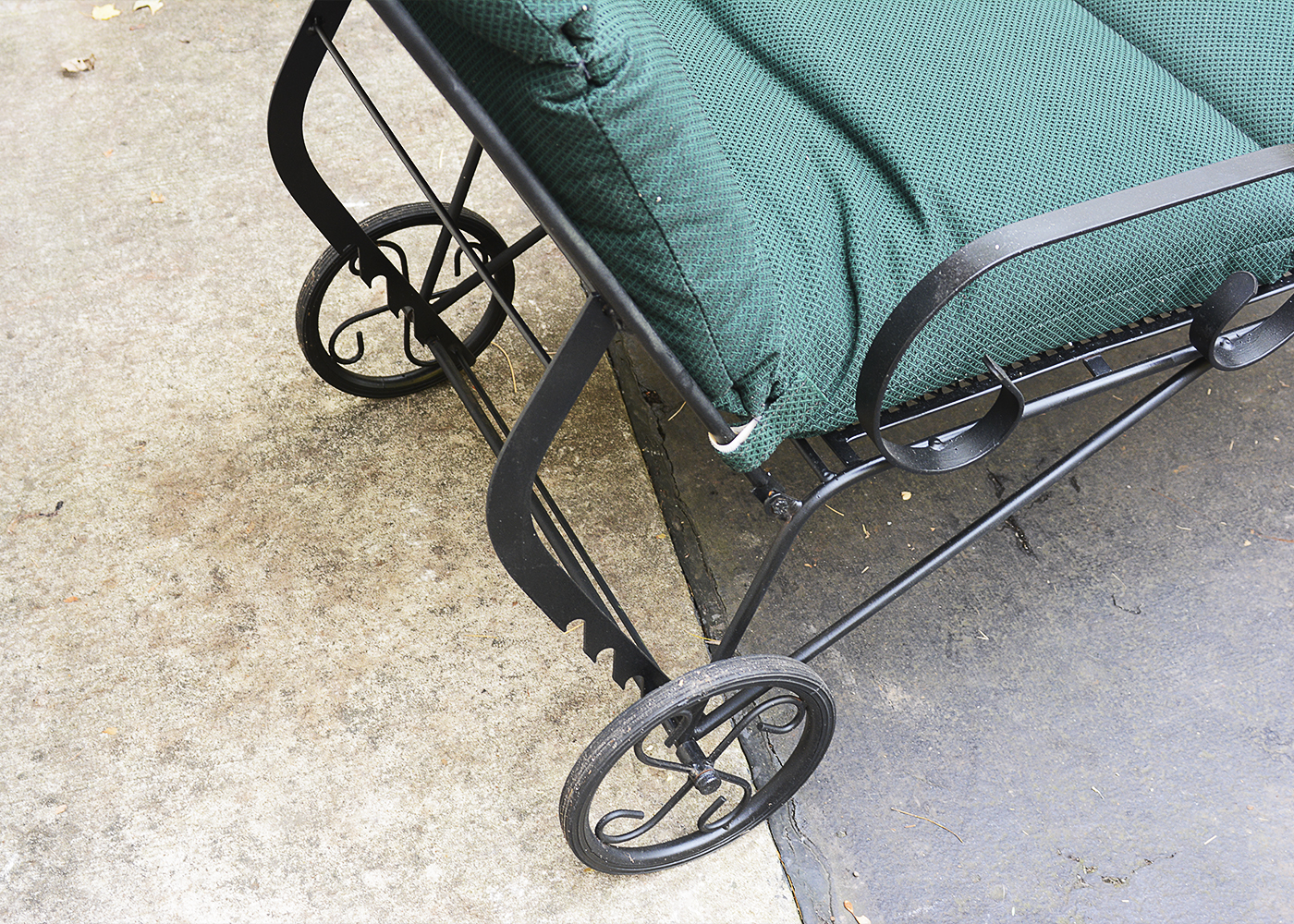 Black Metal Chaise Lounge Patio Chair