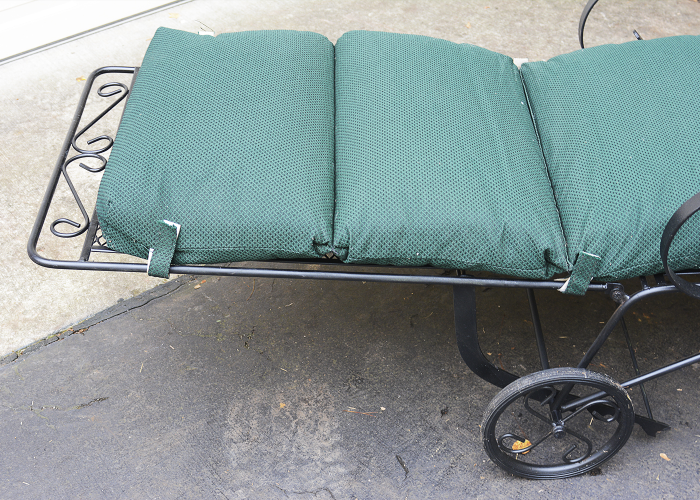 Black Metal Chaise Lounge Patio Chair