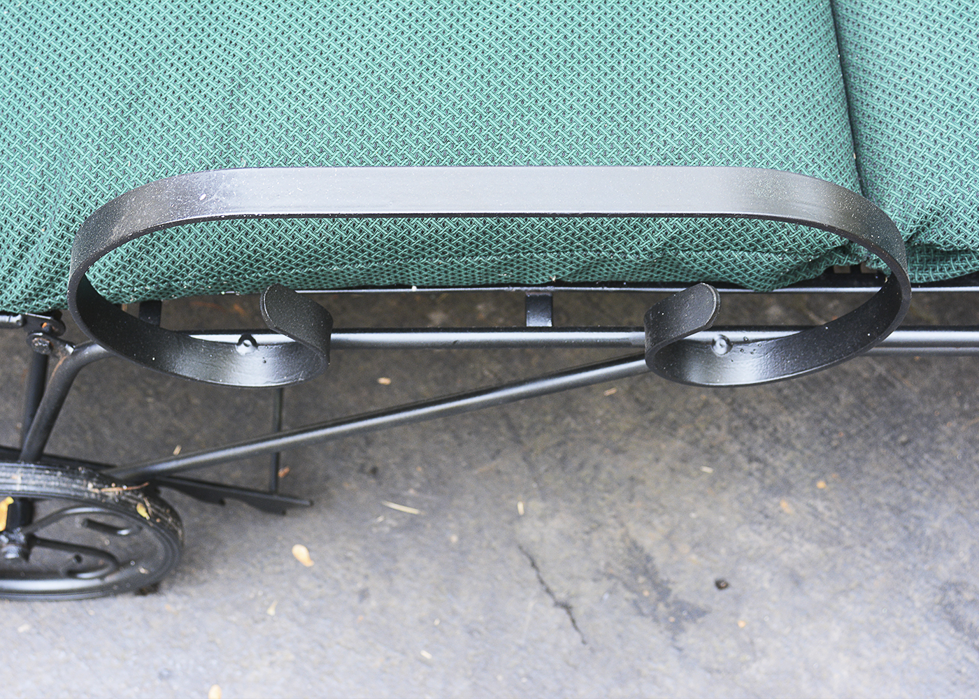 Black Metal Chaise Lounge Patio Chair