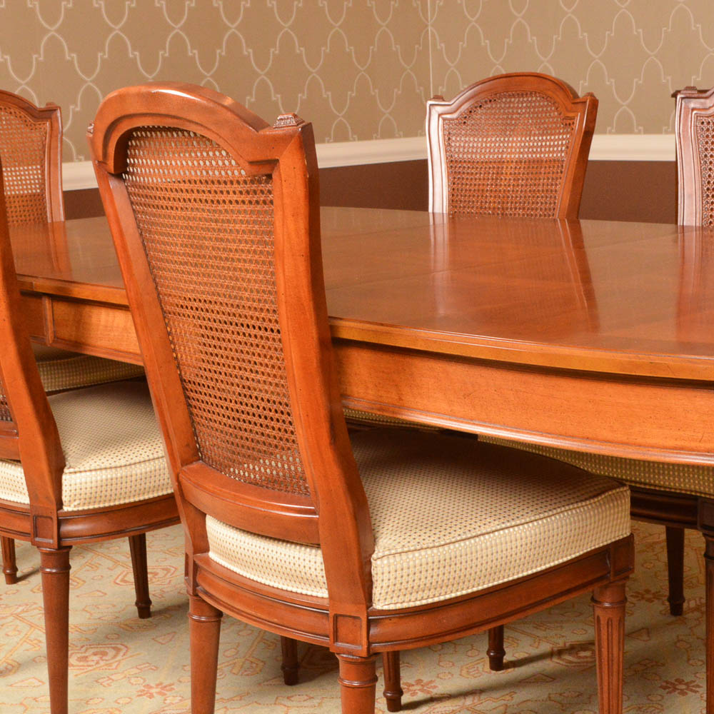 Vintage Henredon Sheraton Style Dining Table and Chairs