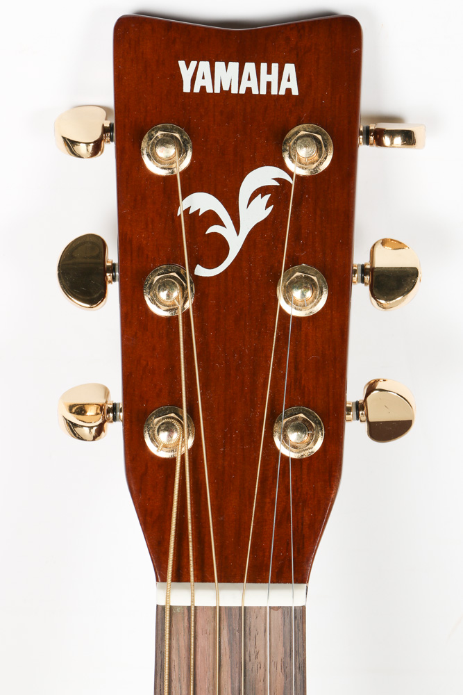 Yamaha F335 Acoustic Guitar With Case