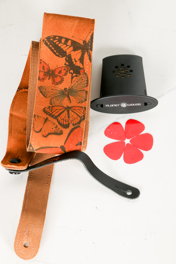 Yamaha F335 Acoustic Guitar With Case