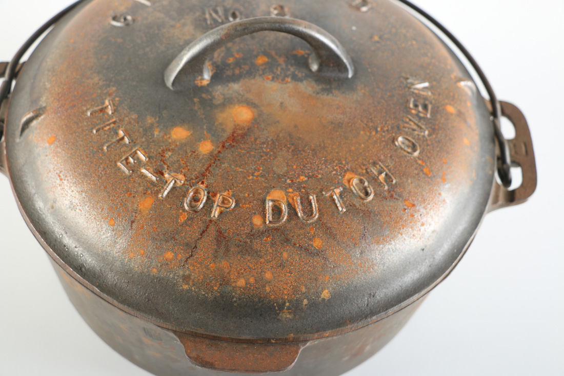Vintage Cast Iron Griswold No. 8 "Tite-Top" Dutch Oven