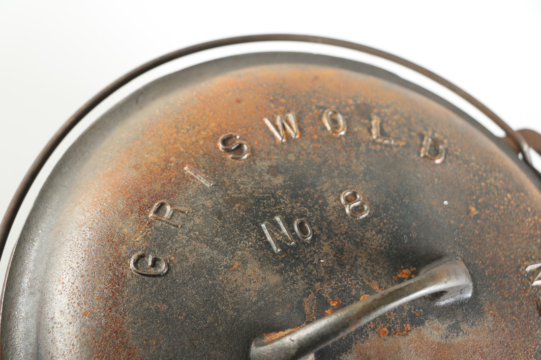 Vintage Cast Iron Griswold No. 8 "Tite-Top" Dutch Oven
