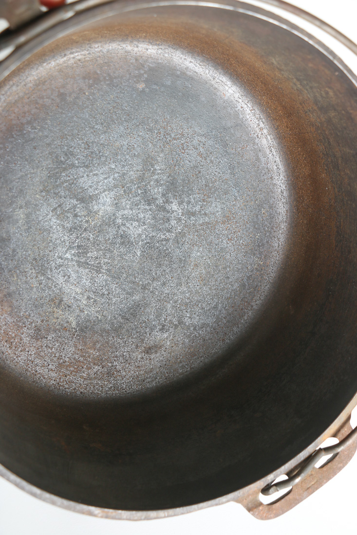 Vintage Cast Iron Griswold No. 8 "Tite-Top" Dutch Oven