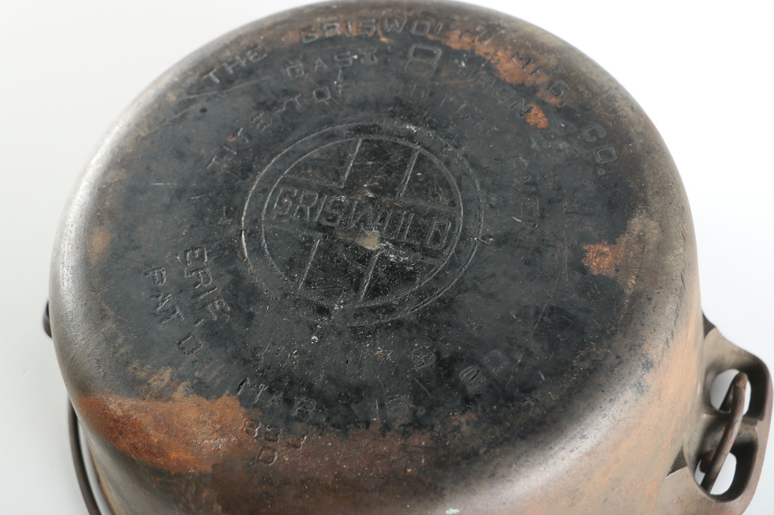 Vintage Cast Iron Griswold No. 8 "Tite-Top" Dutch Oven