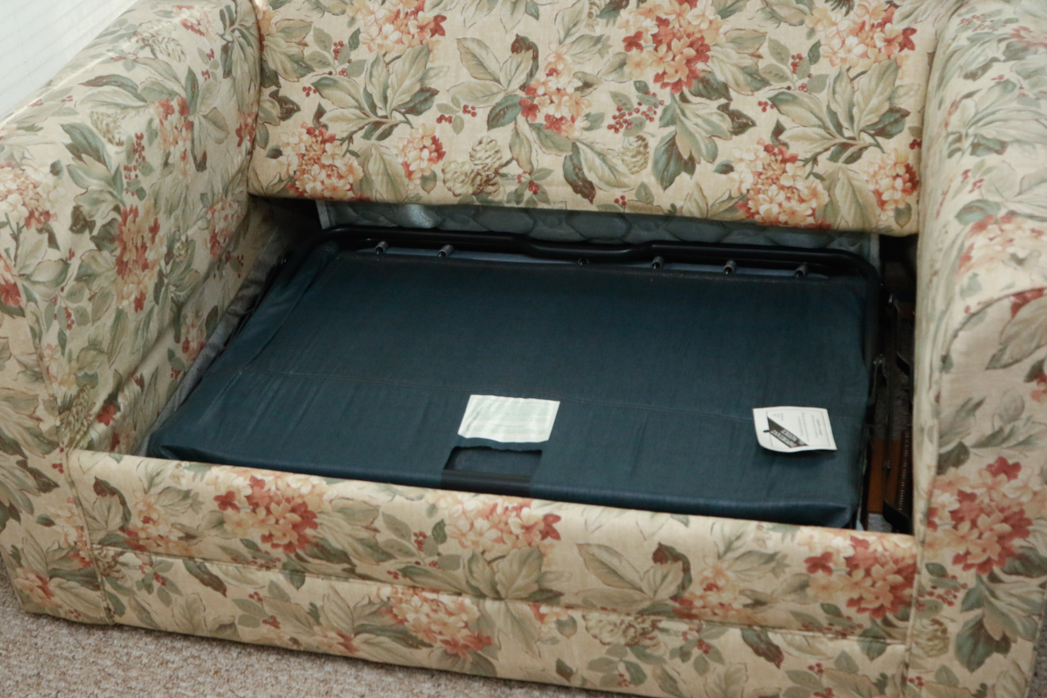 Ellis Home Furnishings Convertible Sleeper Chair