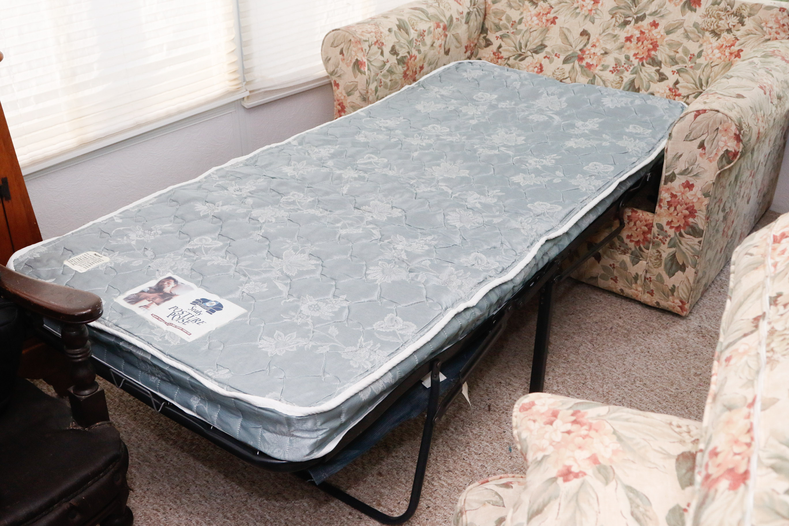 Ellis Home Furnishings Convertible Sleeper Chair