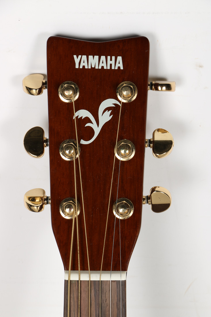 Yamaha F335 Acoustic Guitar With Case