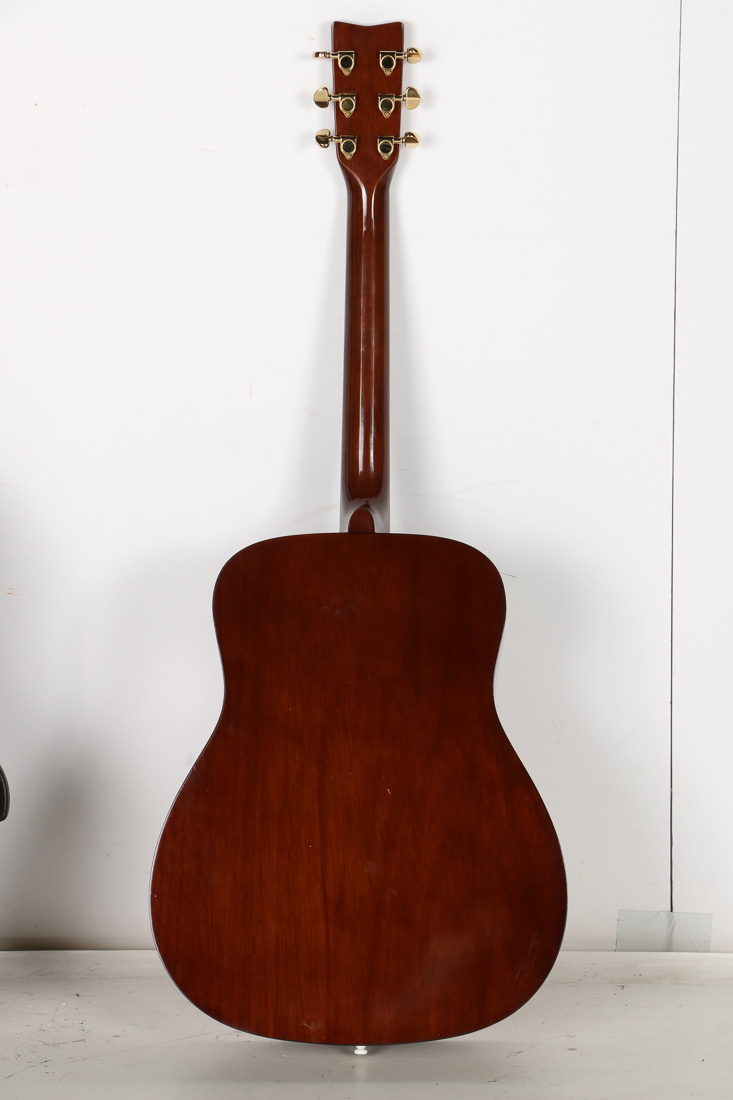 Yamaha F335 Acoustic Guitar With Case