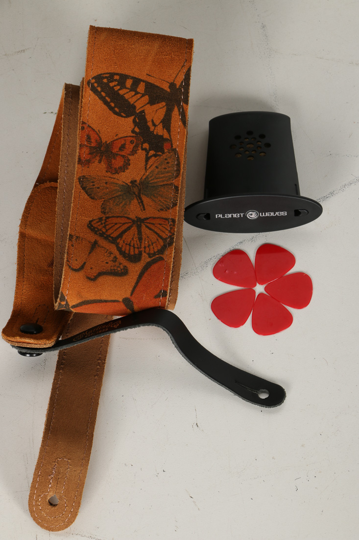 Yamaha F335 Acoustic Guitar With Case