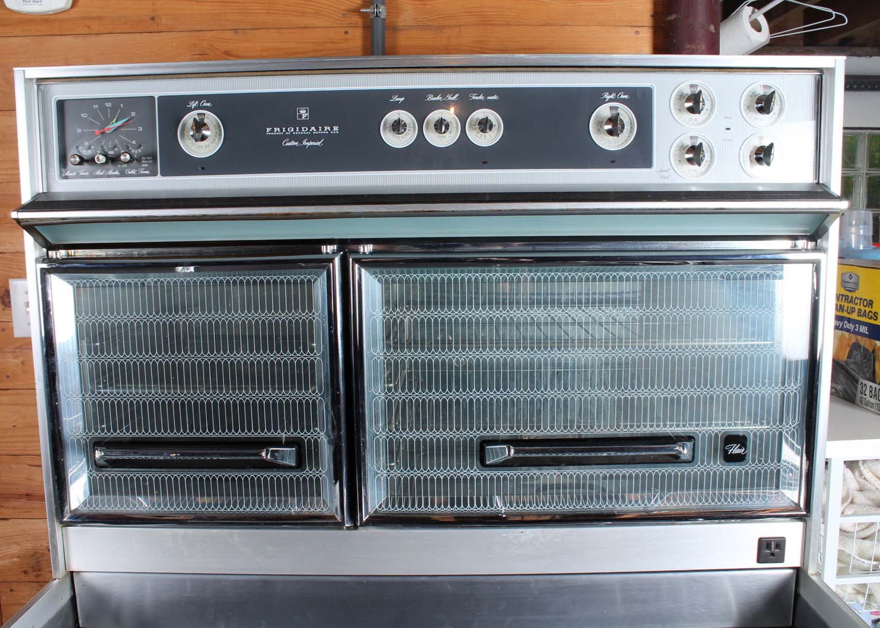 Vintage 1960's Frigidaire Flair Range