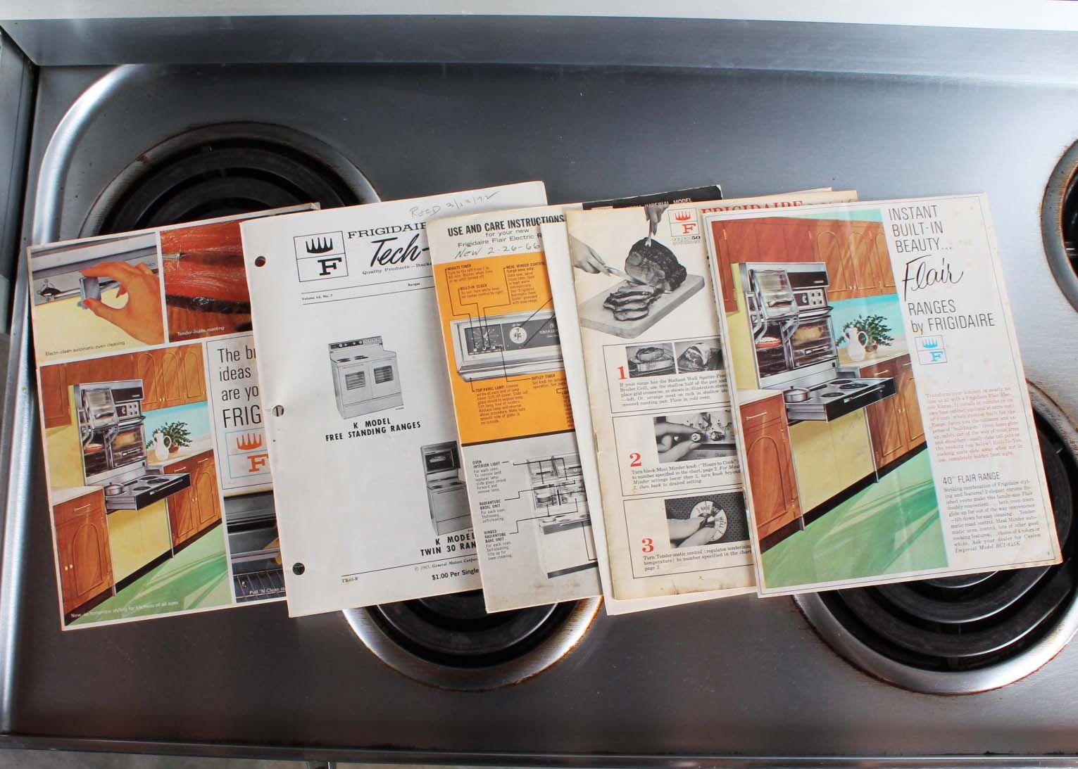 Vintage 1960's Frigidaire Flair Range