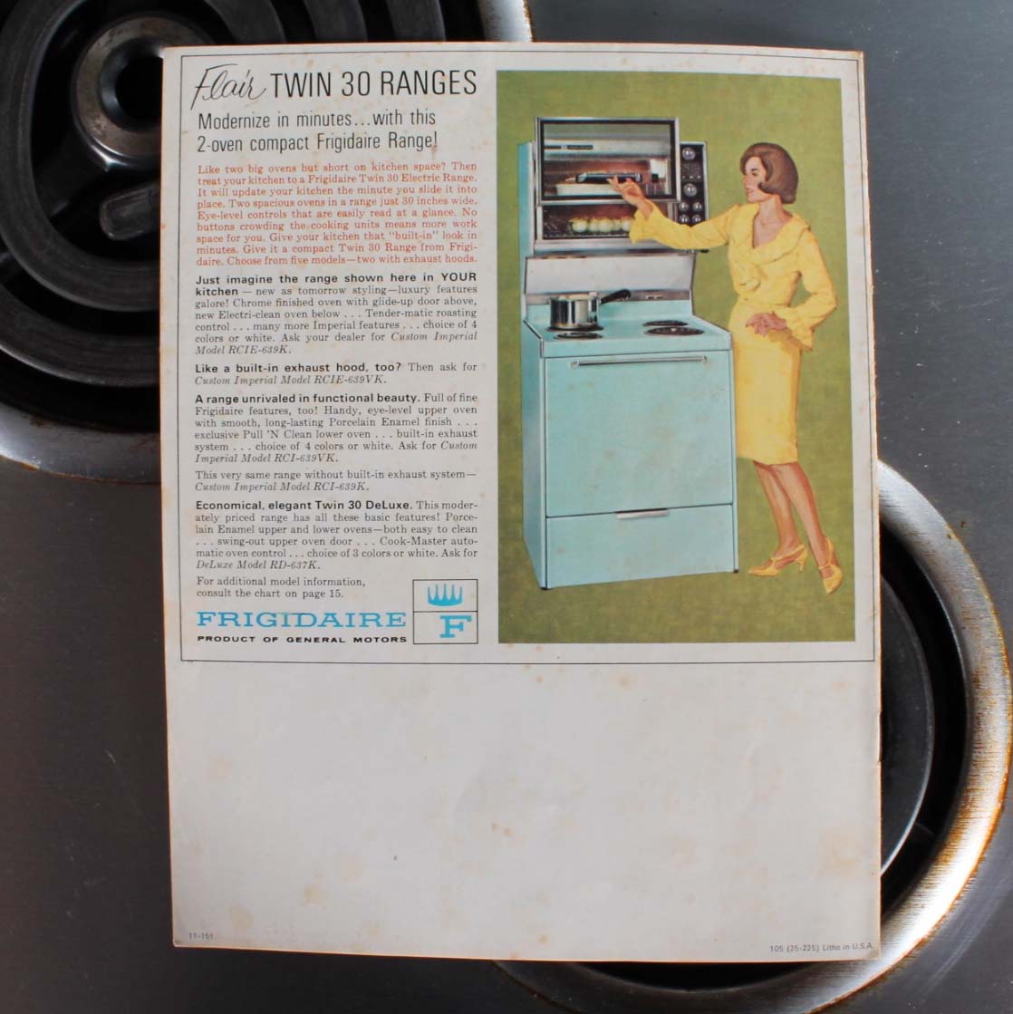 Vintage 1960's Frigidaire Flair Range