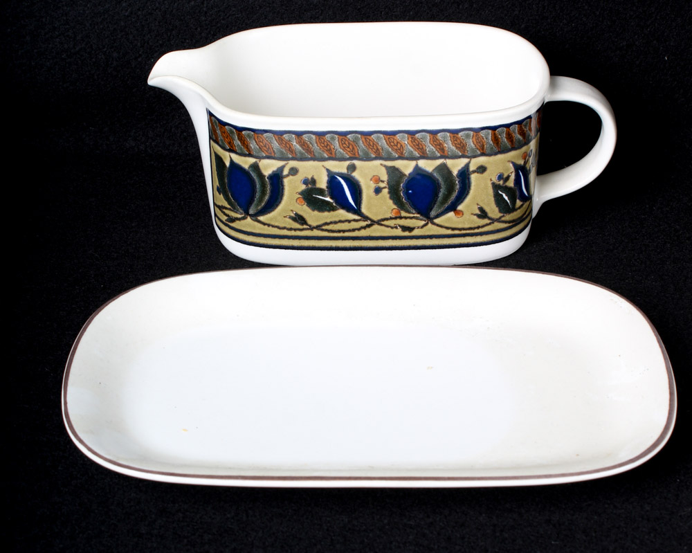 Mikasa Intaglio "Arabella" Casual Dinnerware
