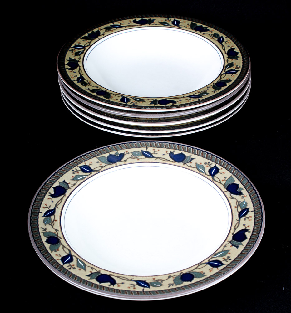 Mikasa Intaglio "Arabella" Casual Dinnerware