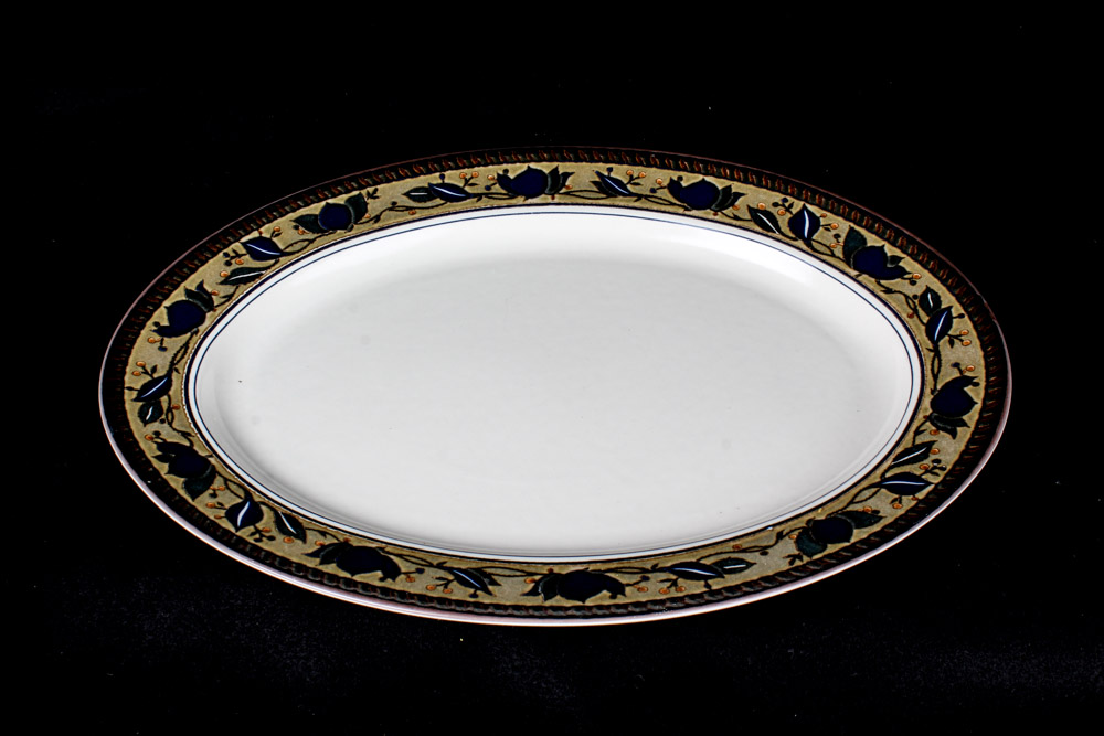Mikasa Intaglio "Arabella" Casual Dinnerware
