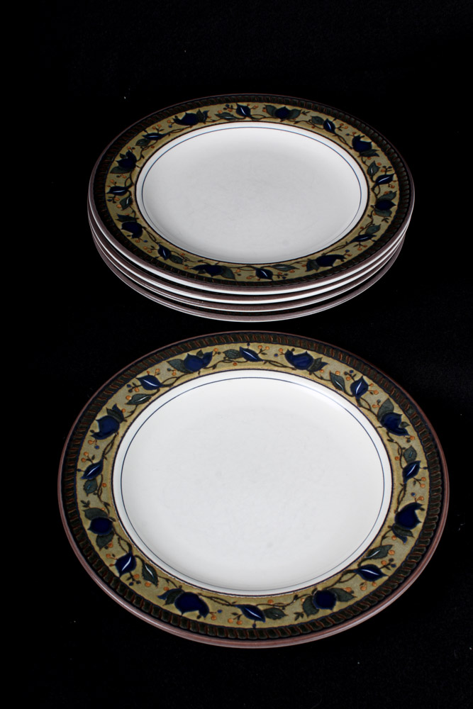 Mikasa Intaglio "Arabella" Casual Dinnerware