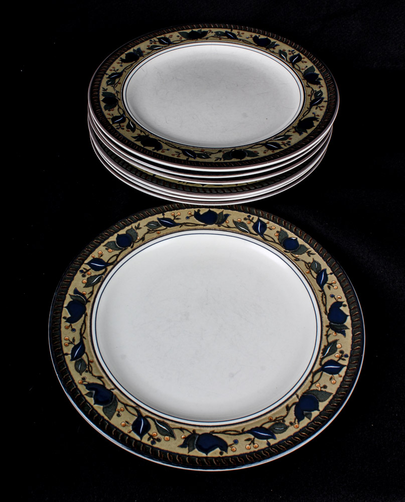 Mikasa Intaglio "Arabella" Casual Dinnerware