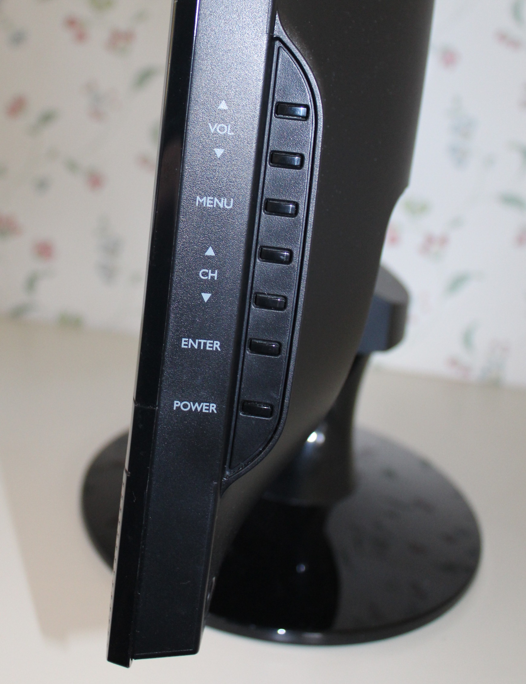 AOC 22" LCD Television