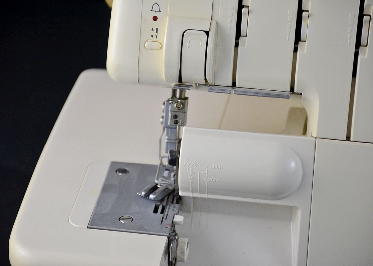 Bernina 2000DE Serger