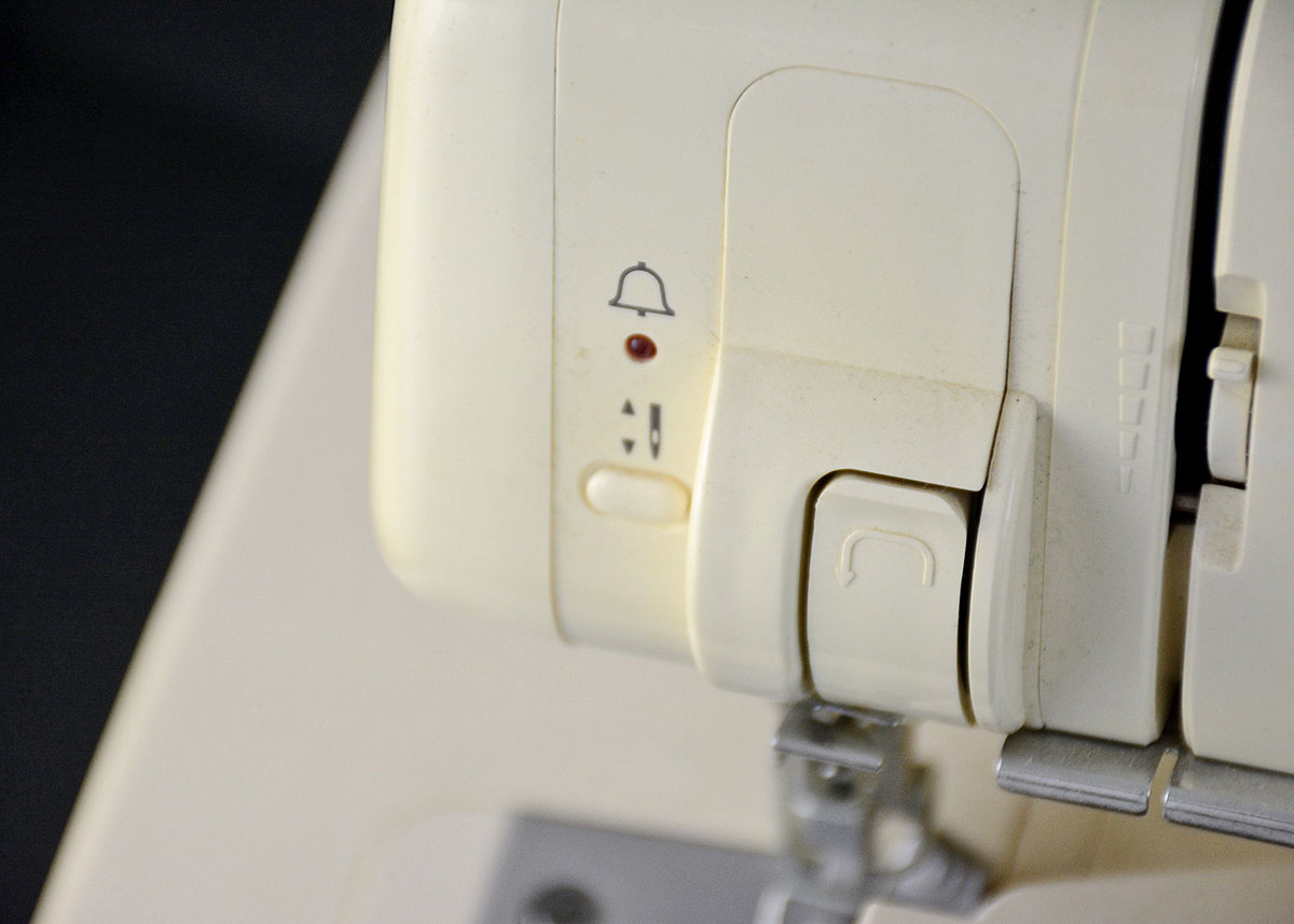 Bernina 2000DE Serger