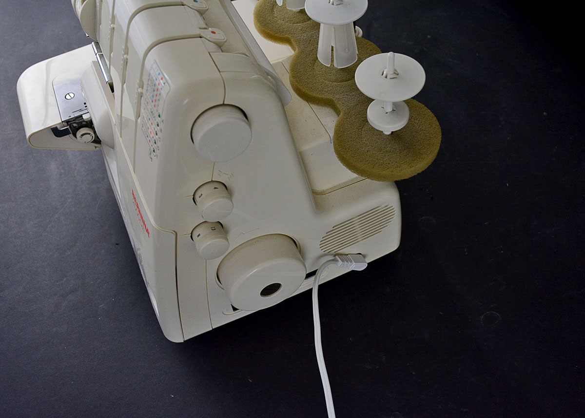 Bernina 2000DE Serger