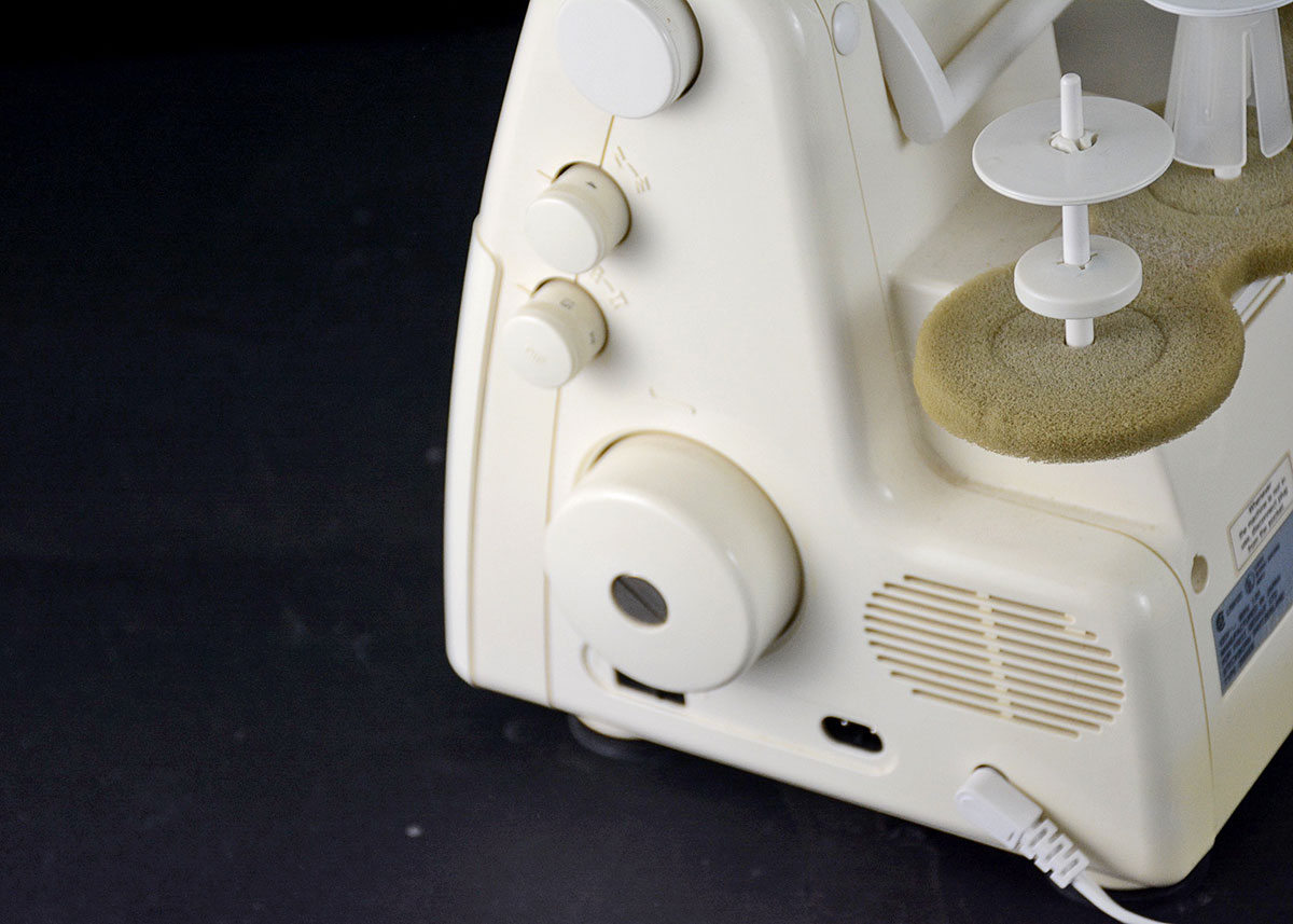 Bernina 2000DE Serger